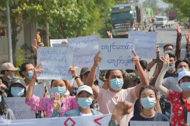 မန္တလေးမှာ စစ်အာဏာရှင်ဆန့်ကျင်ရေးသပိတ်တွေကို မြို့နယ်အလိုက်ပြုလုပ်