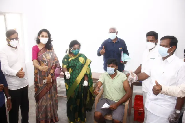 கொரோனா தடுப்பூசி செலுத்தும் பணி