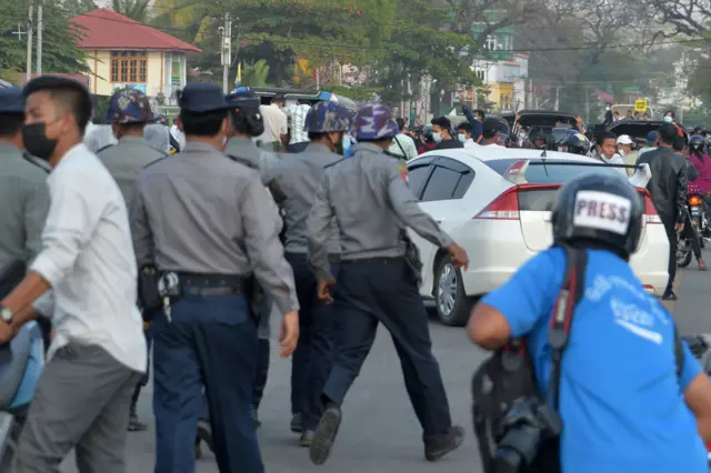 သတင်းသမားတွေအားလုံးကိုပြန်လွှတ်ဖို့ ပြည်တွင်းက သံတမန်အဖွဲ့အစည်းတွေတောင်းဆို