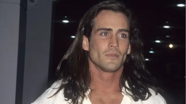 Joe Lara alicheza filamu iliyopeperushwa katika msururu wa vipindi vya TV miaka ya 1990  kama Tarzan: The Epic Adventures