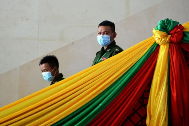 နေပြည်တော်မှာကျင်းပတဲ့ ၂၁ ရာစု ပင်လုံညီလာခံတက် တပ်မတော်သားတွေ