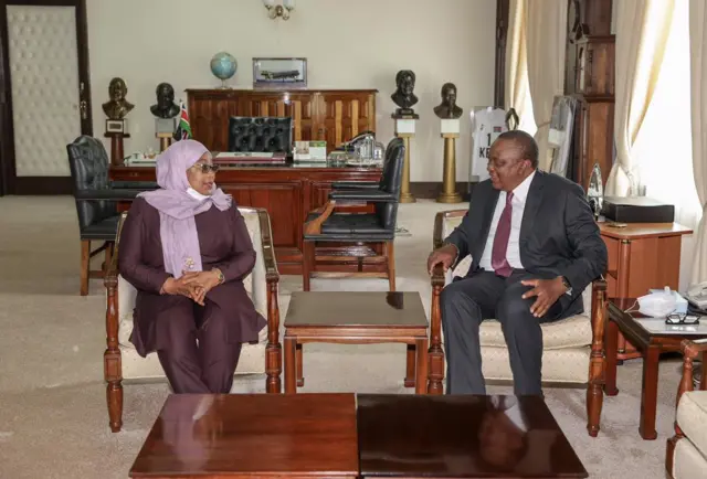 Rais Samia na mwenyeji wake Uhuru Kenyatta
