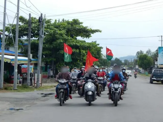 မြစ်ကြီးနား ဆိုင်ကယ်သပိတ် ကားနဲ့ညှပ်ပိတ်ဖမ်းလို့ ၄ ဦး ဖမ်းဆီးခံရ