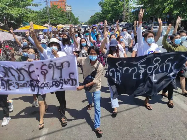 ပြောက်ကျားပုံစံနဲ့ဆင်နွှဲလာတဲ့ရန်ကုန်လူငယ်တွေရဲ့ ဆန္ဒပြပွဲ