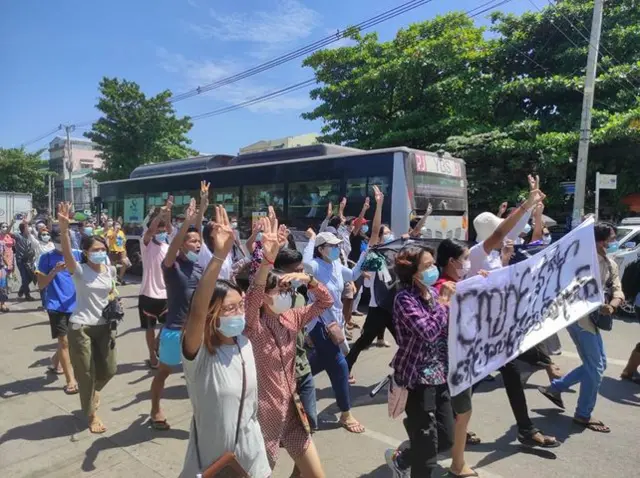ပြောက်ကျားပုံစံနဲ့ဆင်နွှဲလာတဲ့ရန်ကုန်လူငယ်တွေရဲ့ ဆန္ဒပြပွဲ