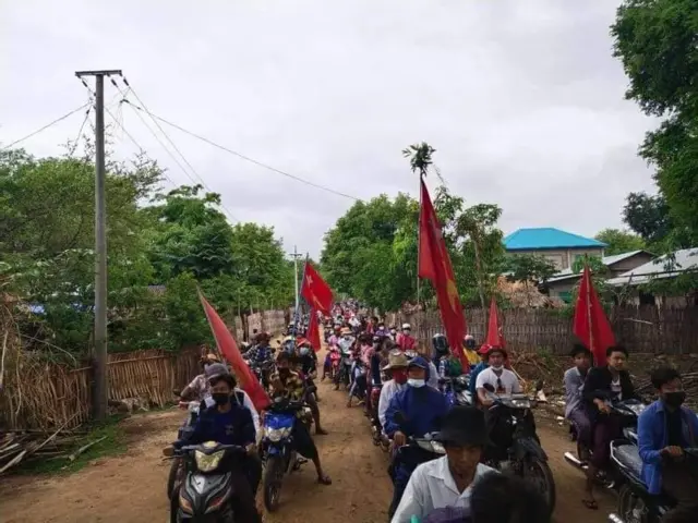 မိုးထဲလေထဲက မြိုင်သပိတ်စစ်ကြောင်း