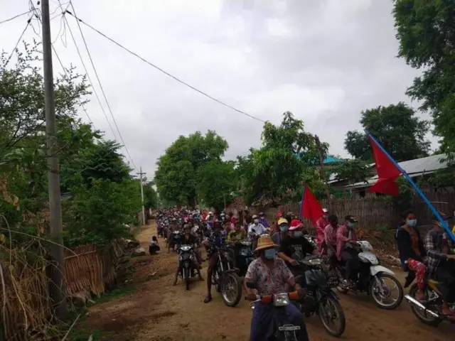 မိုးထဲလေထဲက မြိုင်သပိတ်စစ်ကြောင်း