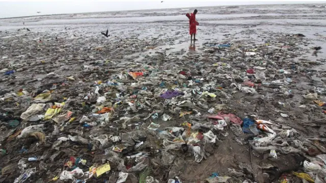 نفايات بلاستيكية