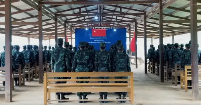 လွန်သီတင်းနှစ်ပတ်ကျော်က ပြုလုပ်ခဲ့တဲ့ ပြည်သူ့ကာကွယ်ရေးတပ်(PDF) တောင်ပိုင်းတိုင်းစစ်ဌာနချုပ် သင်တန်းဆင်းပွဲ
