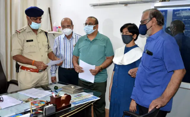 डॉक्टरों ने दर्ज की शिकायत