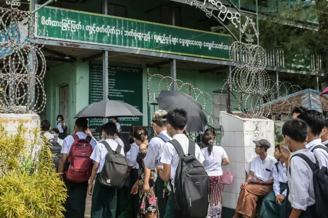 အခြေခံပညာကျောင်းတချို့မှာလည်း ကိုဗစ်ကူးစက်မှုတွေ ရှိနေ