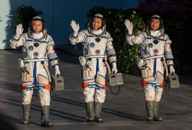 चीन का के अंतरिक्ष यात्री