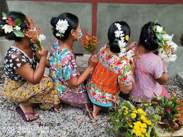 ဒေါ်အောင်ဆန်းစုကြည်မွေးနေ့နဲ့အတူပြုလုပ်တဲ့ စစ်အာဏာရှင်ဆန့်ကျင်ရေး ပန်းသပိတ်