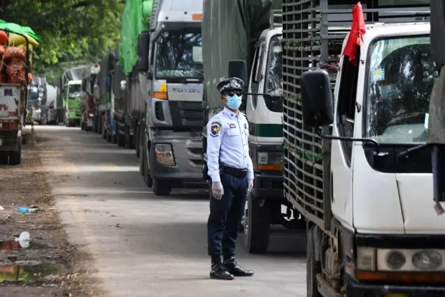 ပြီးခဲ့တဲ့နှစ်အတွင်းက နေပြည်တော်အနီး ယာဥ်မောင်းတွေ ကျန်းမာရေး စစ်ဆေးစဥ်