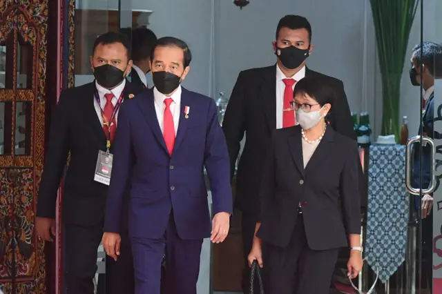 အာဆီယံ ထပ်သီးအစည်းအဝေး တက်ရောက်ခဲ့တဲ့ အင်ဒိုနီးရှား သမ္မတ နဲ့ နိုင်ငံခြားရေး ဝန်ကြီး