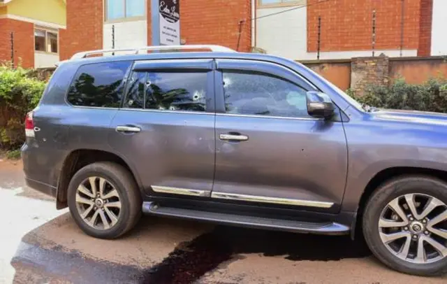 Gari la Jenerali Katumba Wamala lilinyunyiziwa risasi
