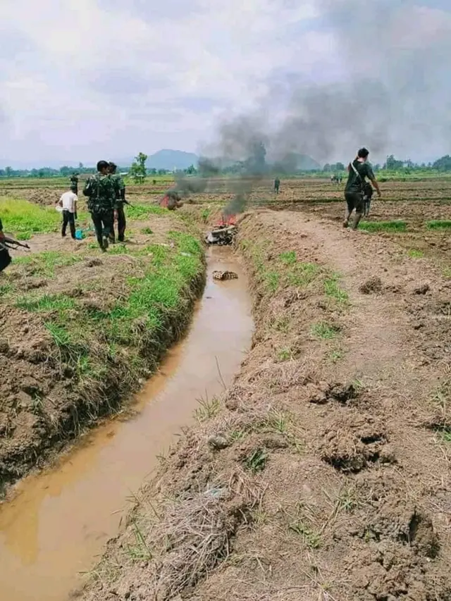 ဒီးမောဆိုတိုက်ပွဲအတွင်းသေဆုံးစစ်ကောင်စီတပ်ဖွဲ့ဝင်များကို မီးသင်္ဂြိုဟ်ပေးခဲ့တယ်လို့ ဆို