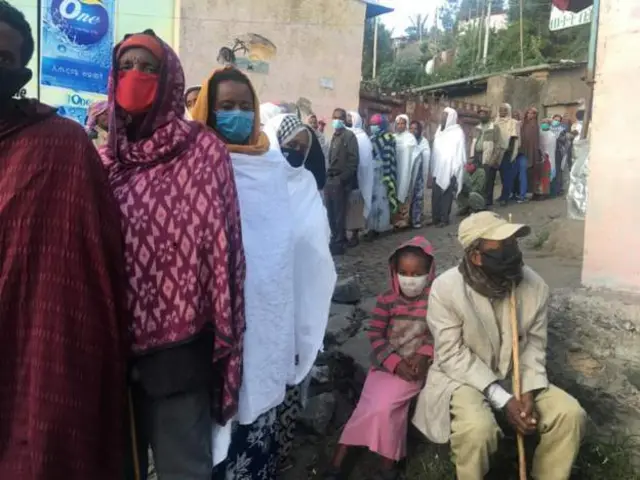 መረጽቲ ኣብ መስርዕ ደሴ