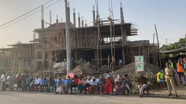 Namoota filachuuf dabaree eegaa jiran