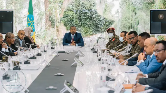 ቀዳማይ ሚኒስተር ኣብዪ ምስ ሓለፍቲ ጸጥታ ኣብ ኣኼባ