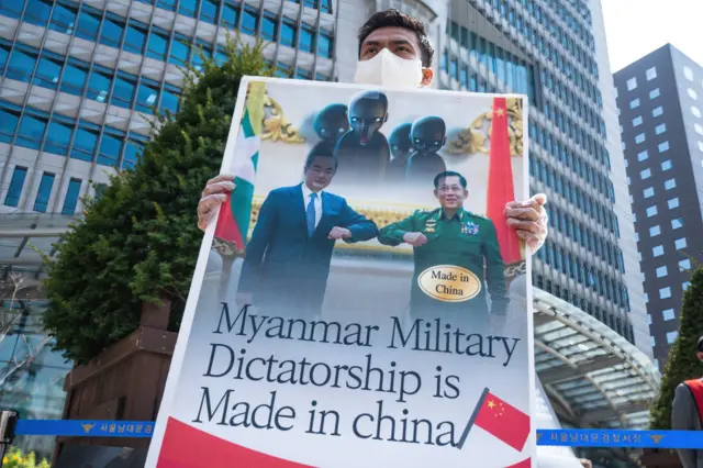 တရုတ်အပေါ် အလုံးစုံမှီခိုရေး လမ်းကြောင်းအတိုင်း မြန်မာစစ်တပ် ပြန်လျှောက်နေပြီ