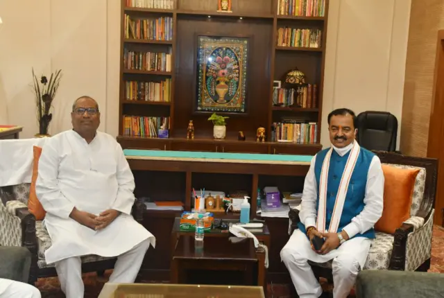 संजय निषाद और केशव प्रसाद मौर्य