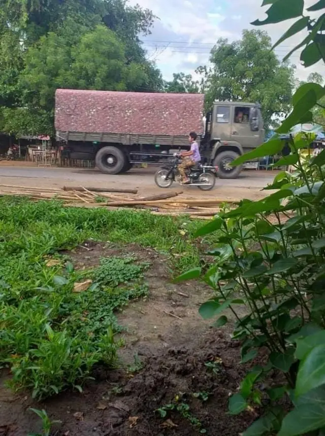 ပုလဲ-ဂန့်ဂေါ လမ်းပိုင်းအတွင်း ဖြတ်သွားခဲ့တဲ့ စစ်ကားတစ်စီးကို တွေ့မြင်ခဲ့
