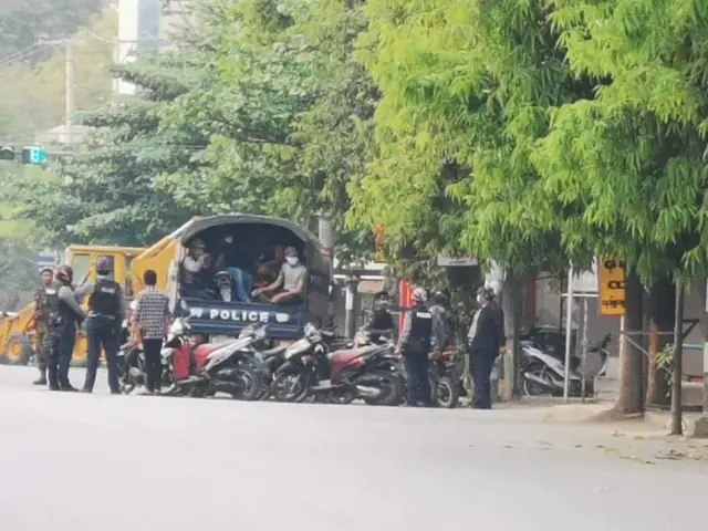 စစ်အာဏာသိမ်းပြီး နောက် မုံရွာမြို့အတွင်း စစ်ဆေးနေတဲ့ စစ်ဆေးရေးအဖွဲ့