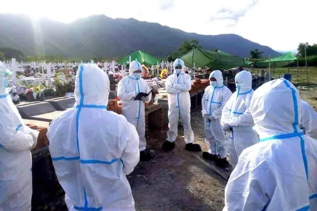 ကလေးမှာဆို ရောဂါကူးစက်မှုကာကွယ်ဖို့ သင်းအုပ်ဆရာတွေ သုဿန်မှာပဲစောင့်ပြီး ဆာလံနဲ့ကောင်းချီးပေးတော့မယ်လို့ဆို