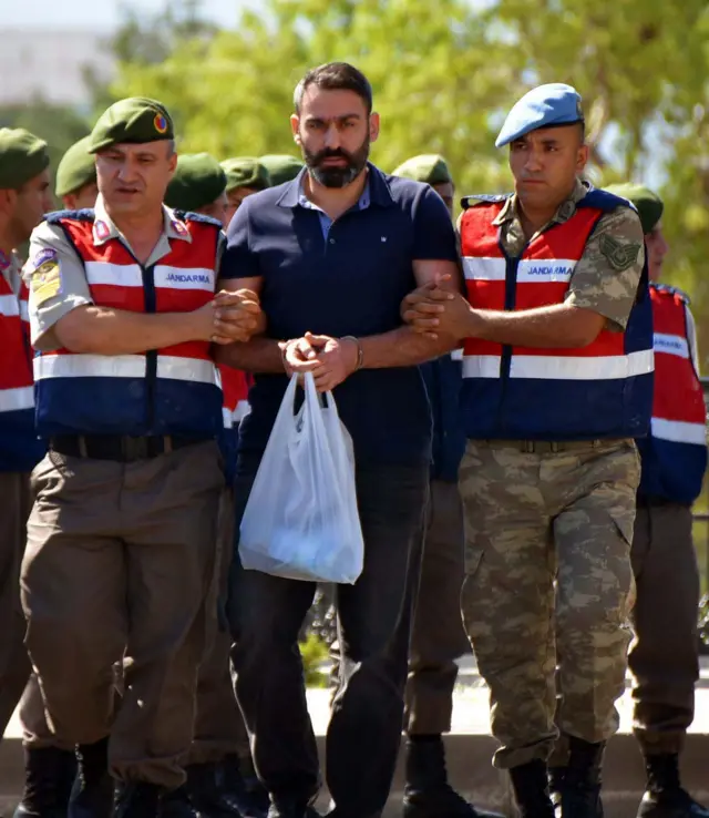 sanıklar duruşmaya böyle getirildi