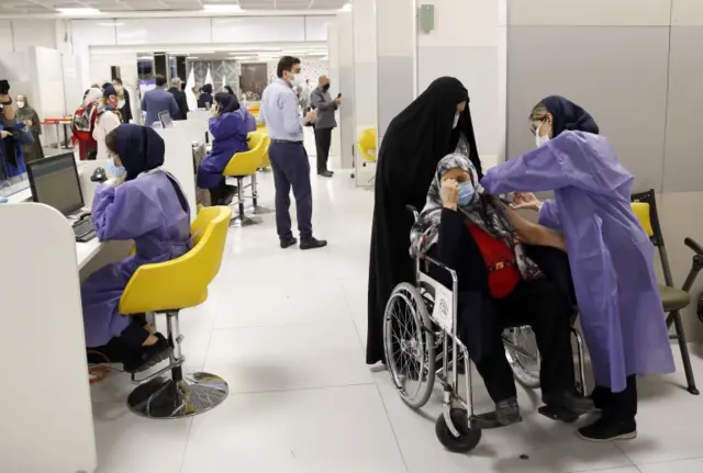 یکی از مراکز تزریق واکسن در ایران