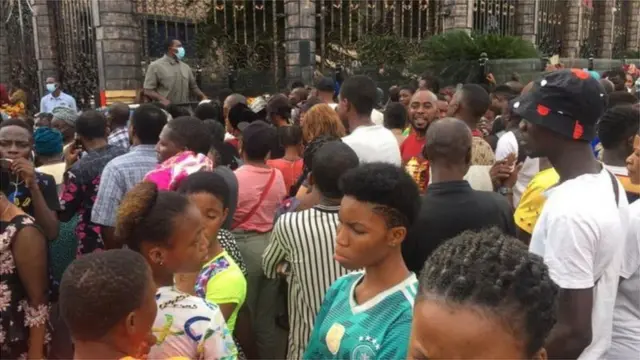 Dis woman outside di church break down begin cry as she hear di news