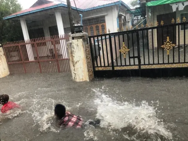 ရန်ကုန်က ရပ်ကွက်အချို့မှာ ဇွန်လ ၇ ရက်နေ့က မိုးများပြီးရေကြီးမှုဖြစ်
