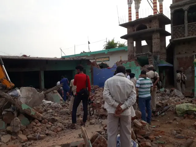 बांका के नवटोलिया थाने के अंतर्गत पड़ने वाले मदरसे की धमाके के बाद की तस्वीर