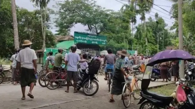 ကျိုတ်လတ်မြို့ အထက ၁ မှာ ဇွန်လ ၂၉ ရက် ပေါက်ကွဲမှု အပြီး မိဘတွေရောက်လာခဲ့ကြ