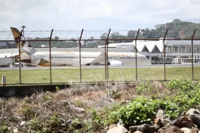 เครื่องบินของสายการบินเอทิฮัด แอร์เวย์ ลงจอดที่สนามบินนานาชาติภูเก็ต