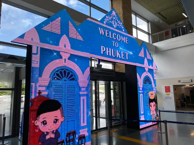 ป้ายต้อนรับนักท่องเที่ยว