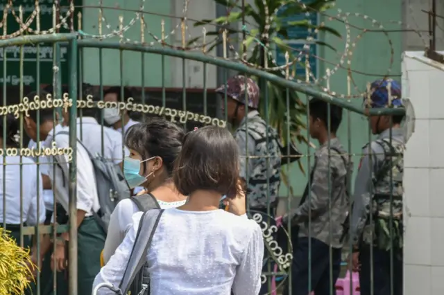 ရခိုင်မှာ ကျောင်းပိတ်တဲ့ ၂ ပတ်အတွင်း သင်တန်းတွေဖွင့်ရင် အရေးယူမယ်။
