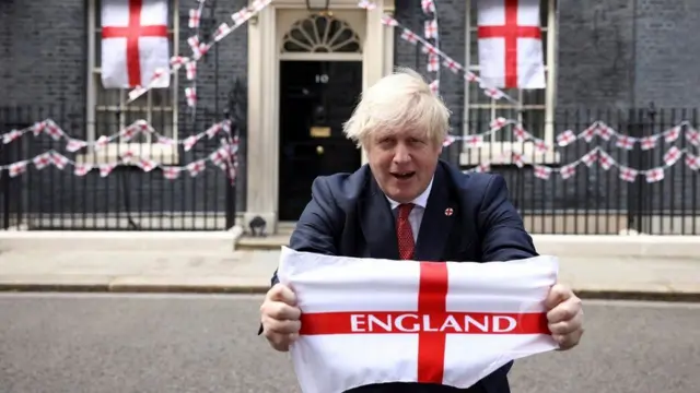 Thủ tướng Anh phía bên ngoài Số 10 Downing Street