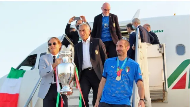 Koobka oo Roma ka soo dagaya