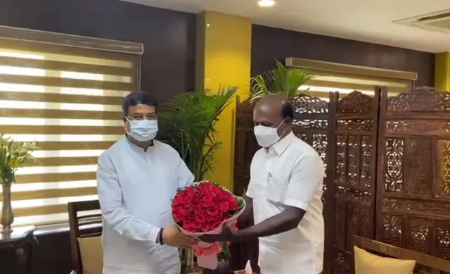 சுகாதார அமைச்சர்
