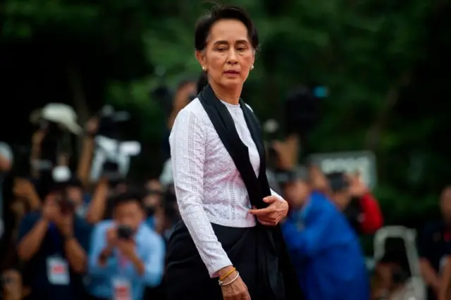 ဒေါ်အောင်ဆန်းစုကြည်ရုံးချိန်းတွေ ရွှေ့ဆိုင်း
