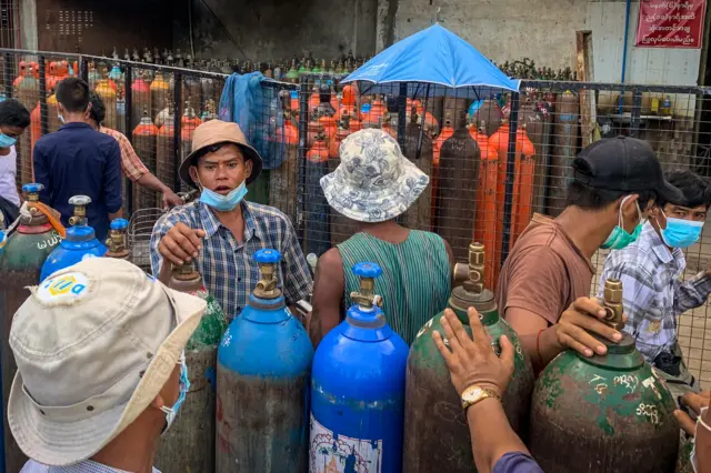 မြန်မာနိုင်ငံကနေ အမြန်ဆုံး ထွက်ခွာဖို့ စင်္ကာပူ တိုက်တွန်း
