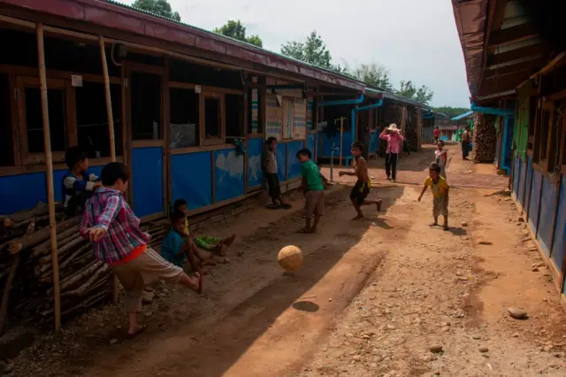 ကိုဗစ်တတိယလှိုင်းကိုစိုးရိမ်ပြီး ကချင်စစ်ရှောင်စခန်းအများစုမှာ စည်းကမ်းတင်းကျပ်