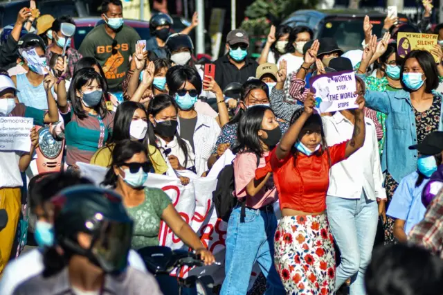 နိုင်ငံတကာ၊ လူ့အခွင့်အရေး၊ ဒဏ်ခတ်ပိတ်ဆို့