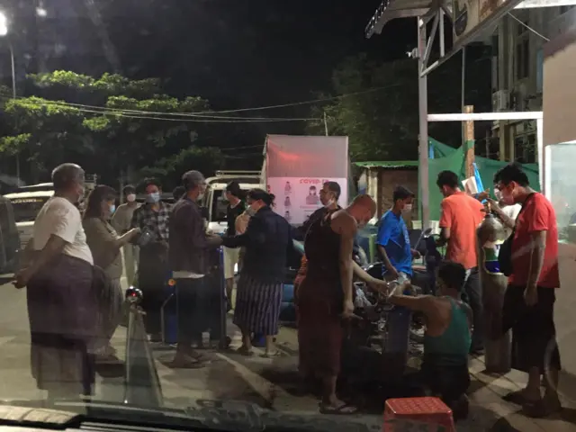 စစ်ကိုင်းနဲ့ မြစ်ငယ်အပါအဝင် အနီးအနားမြို့တွေပါ မန္တလေးမှာ အောက်ဆီဂျင်လာဖြည့်နေရ