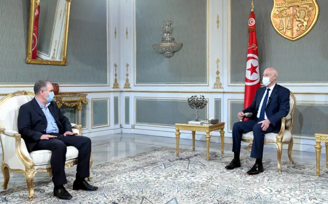 صورة أرشيفية للقاء سابق جمع قيس سعيد والطبوبي