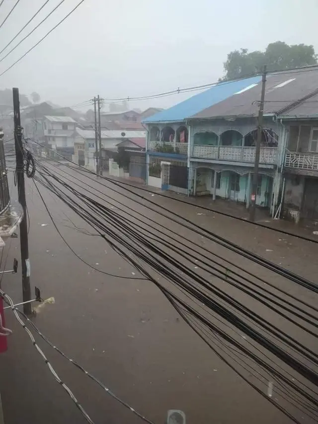 ကိုဗစ်လှိုင်းနဲ့ ရုတ်တရက်ရေကြီးမှုကြောင့် မော်လမြိုင်ကယ်ဆယ်ရေးအဖွဲ့တွေ အခက်ကြုံ