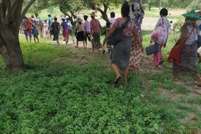 ကနီကျေးရွာတွေမှာ စစ်ကောင်စီဘက်က ခြောက်လှန့်ပစ်ခတ်တာ၊ ဖမ်းဆီးစစ်ဆေးတာတွေလုပ်နေဆဲလို့ ဒေသခံတွေပြော