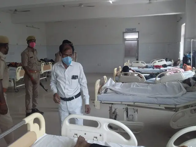 यूपी के मुख्यमंत्री योगी आदित्यनाथ ने दुर्घटना पर शोक जताते हुए घायलों के समुचित उपचार और राहत प्रदान करने के निर्देश दिए हैं. उन्होंने मृतकों के शोक संतप्त परिजनों के प्रति संवेदना व्यक्त की है.  प्रधानमंत्री नरेंद्र मोदी ने भी इस दुर्घटना पर शोक जताते हुए ट्विट किया है.  उन्होेंने लिखा, ''यूपी के बाराबंकी में हुए सड़क हादसे की खबर से बहुत दुखी हूं. शोकाकुल परिवारों के साथ मेरी संवेदनाएं हैं. अभी सीएम योगी जी से भी बात हुई है. सभी घायल साथियों के उचित उपचार की व्यवस्था की जा रही है.''
